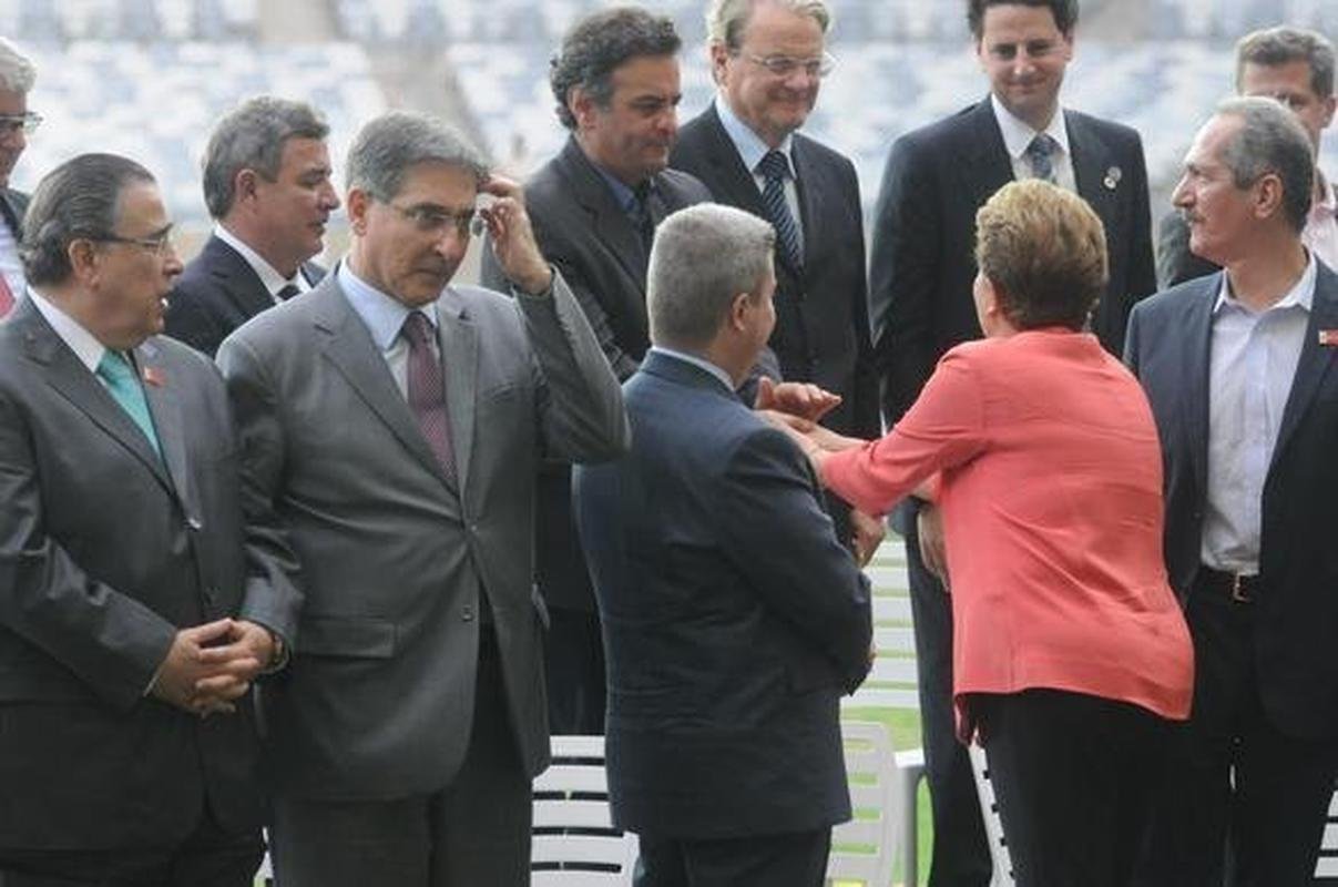 Com presena de personalidades, Mineiro reabre portas