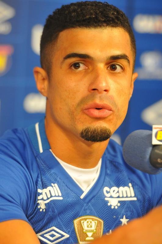 Cruzeiro apresentou o lateral-esquerdo Egdio como novo reforo para a temporada 2018
