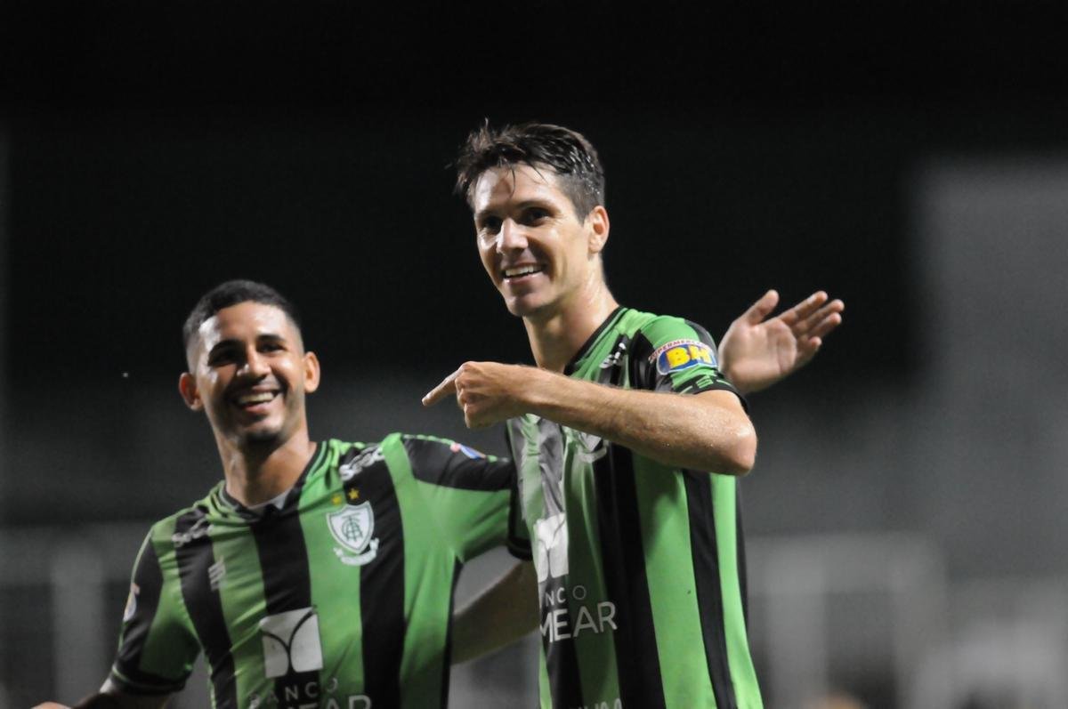 Com gols de Felipe Augusto e Al, Amrica venceu Coimbra por 2 a 0, nesta segunda-feira, no Independncia, pela sexta rodada do Campeonato Mineiro