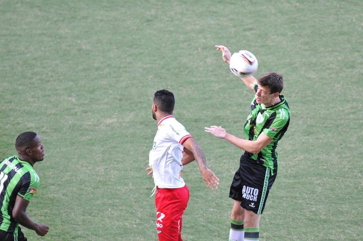 Fotos do jogo entre Amrica e Villa Nova, no Independncia, em BH, pela 9 rodada do Campeonato Mineiro