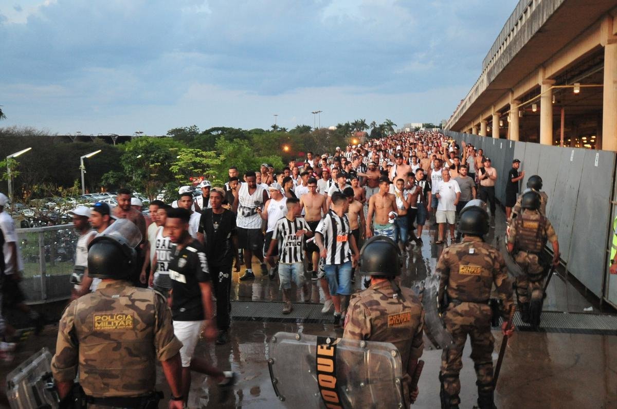 Atleticanos invadiram camarote de cruzeirenses, e torcedores entraram em confronto