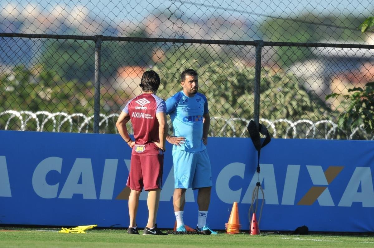 Fotos do treinamento do Cruzeiro desta tera-feira, na Toca II (Alexandre Guzanshe/EM D.A Press)