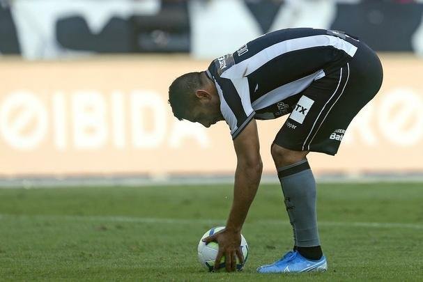 Fotos da vitória do Botafogo sobre o Atlético, por 2 a 1, no Engenhão, pela 18ª rodada do Brasileiro