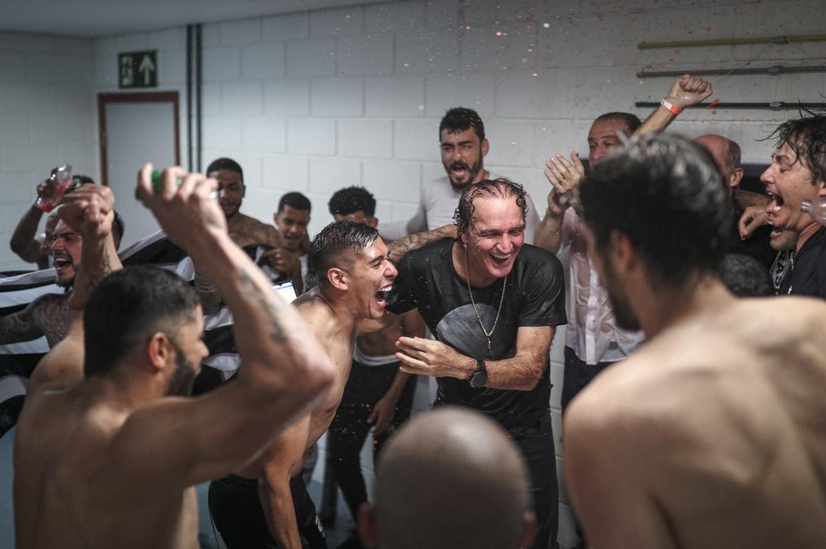 Bastidores da festa do Atltico em comemorao ao ttulo brasileiro