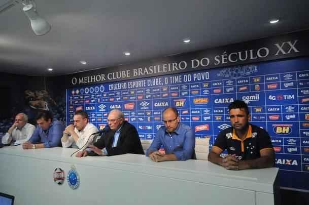 Portugus Paulo Bento foi apresentado nesta segunda-feira como novo treinador do Cruzeiro