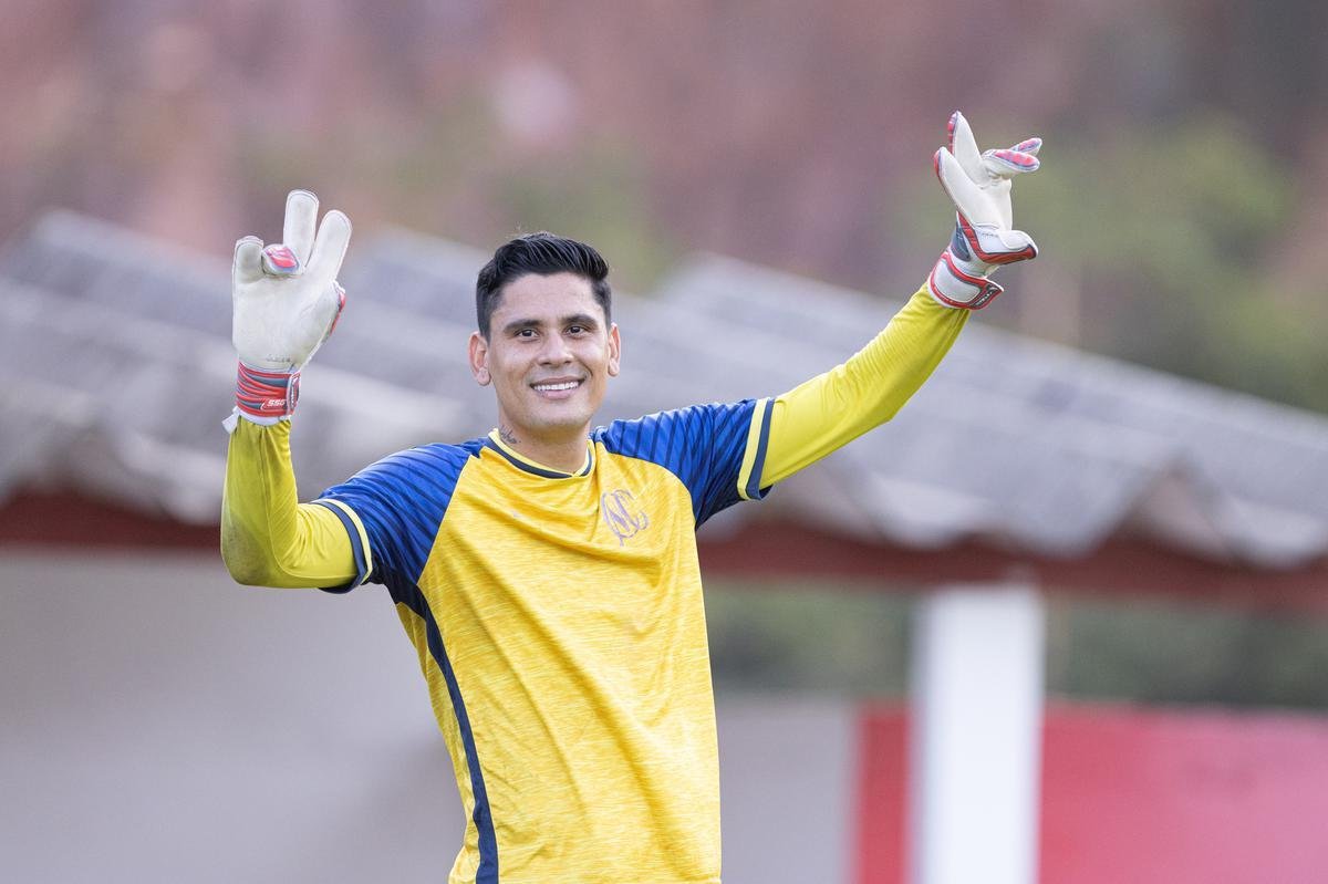 Jogadores do Náutico seguem trainando no CT Wilson Campos, sob a supervisão do técnico Gimar Dal Pozzo. Atletas e membros da comissão técnica são submetidos às medidas de saúde para evitar o contato e gerar possível foco de Covid-19.
