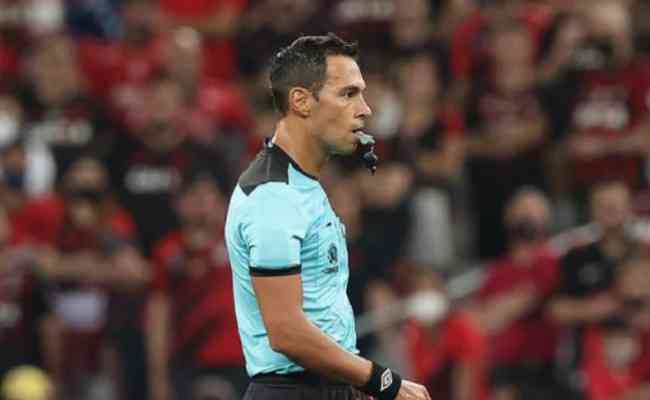 CBF define árbitro para Flamengo x Athletico, jogo de ida das
