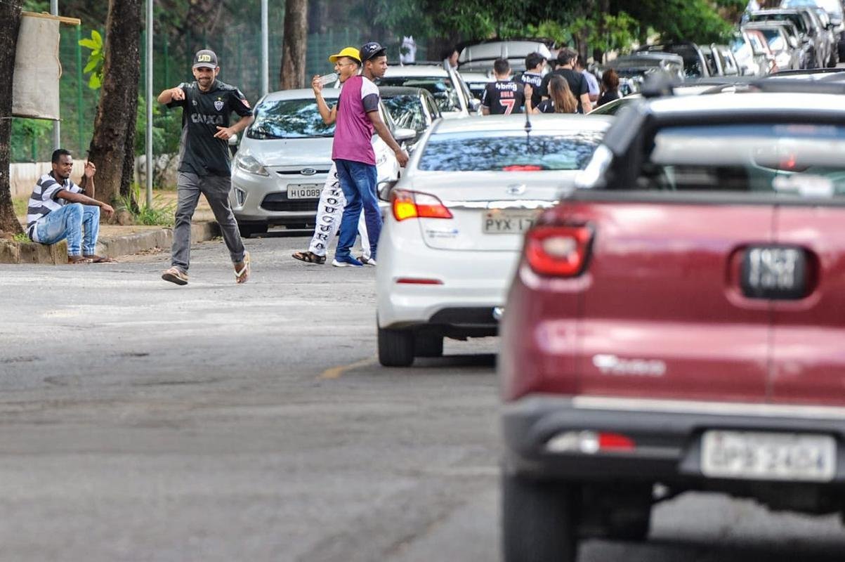 Torcida do Atltico chegou animada ao Mineiro para o jogo da taa, contra o RB Bragantino. Dia de festejar com o time o ttulo do Campeonato Brasileiro de 2021