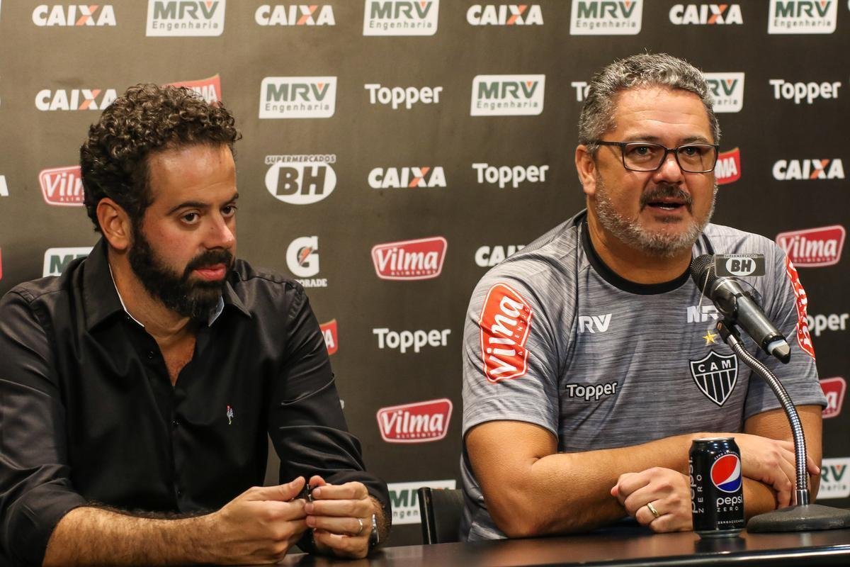 JULHO: apenas quatro dias depois da demisso de Roger Machado, o presidente Daniel Nepomuceno apresentava o tcnico Rogrio Micale. Credenciado pelo ttulo olmpico com a Seleo Brasileira, o jovem treinador retornava  Cidade do Galo - local onde havia trabalhado nas categorias de base.