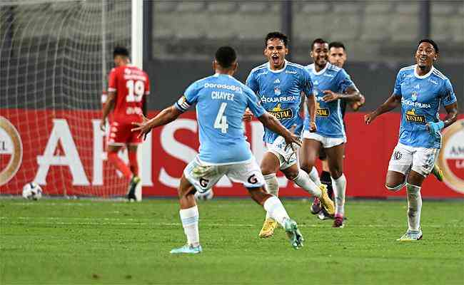 Sporting Cristal goleou Nacional do Paraguai e avançou à terceira fase