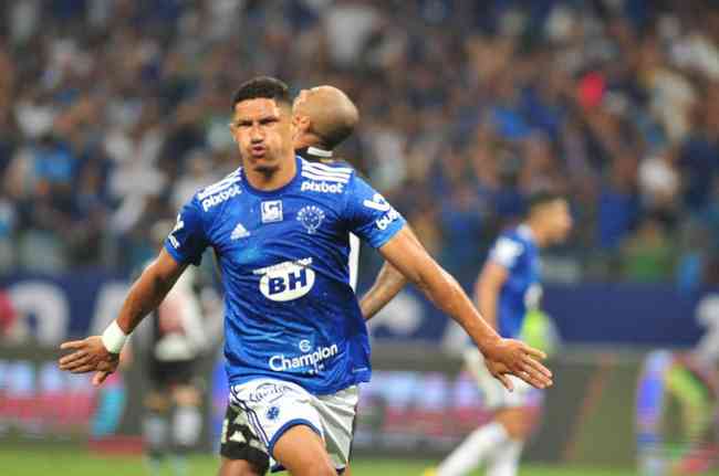 Cruzeiro vence Vasco por 3 a 0 e conquista acesso na Série B