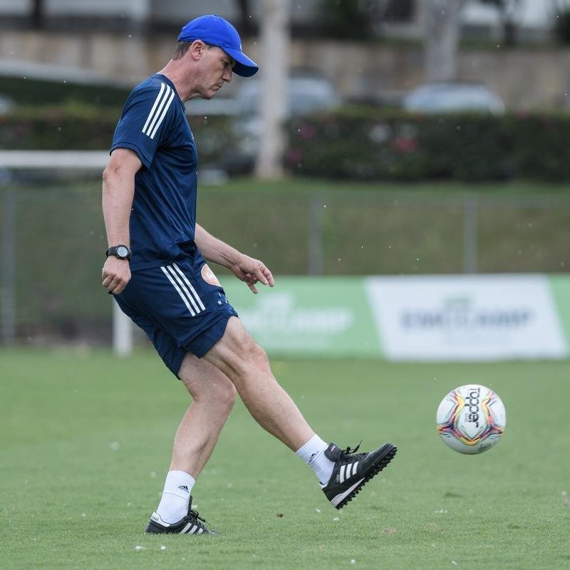 Fotos do primeiro treino de Rafael Sobis na volta ao Cruzeiro, nesta segunda