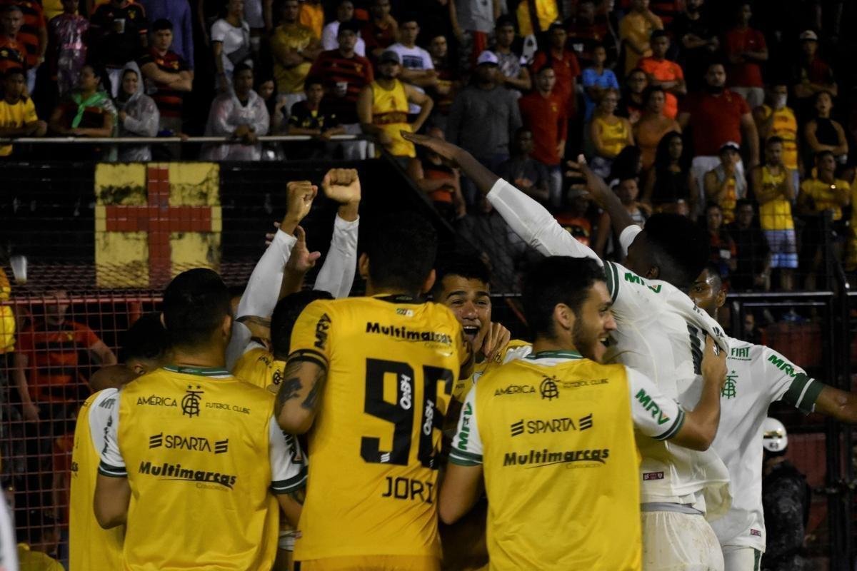 Fotos da vitria do Amrica sobre o Sport, por 2 a 0, na Ilha do Retiro, pela Srie B