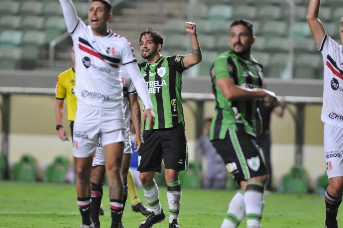 Fotos do jogo entre Amrica e Santa Cruz