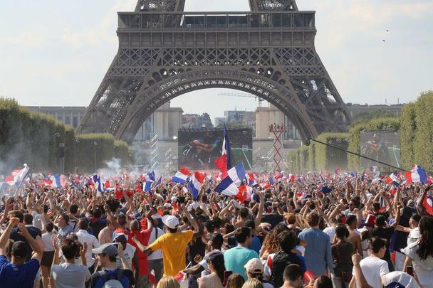 Franceses lotaram ruas de Paris e região da Torre Eiffel durante a decisão da Copa do Mundo