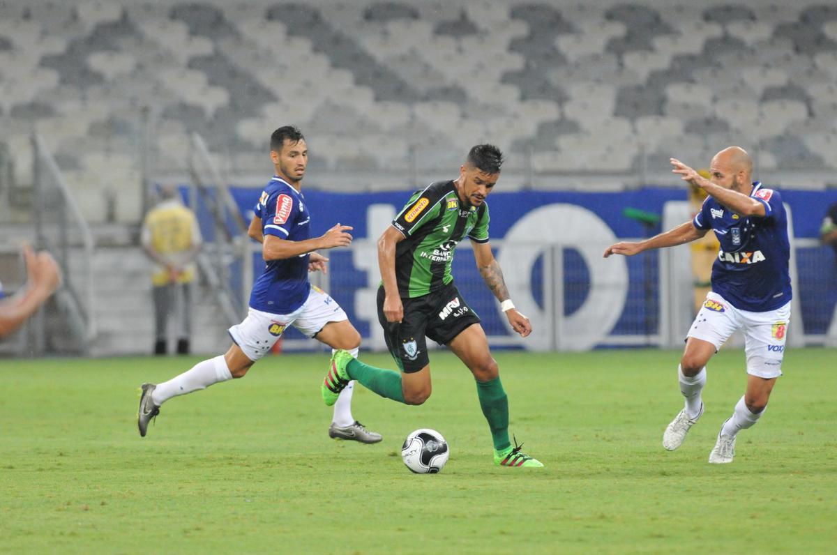 Cruzeiro e América empataram em 1 a 1, no dia 28 de fevereiro de 2016, no Mineirão, em Belo Horizonte, pela 5ª rodada do Campeonato Mineiro. Bryan marcou para o Coelho e De Arrascaeta marcou para a Raposa.