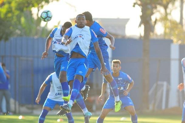 Imagens do treino do Cruzeiro desta quinta-feira, na Toca da Raposa II (Alexandre Guzanshe/EM D.A Press)