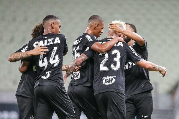 Veja imagens do empate entre Ferroviário-CE e Atlético no Castelão