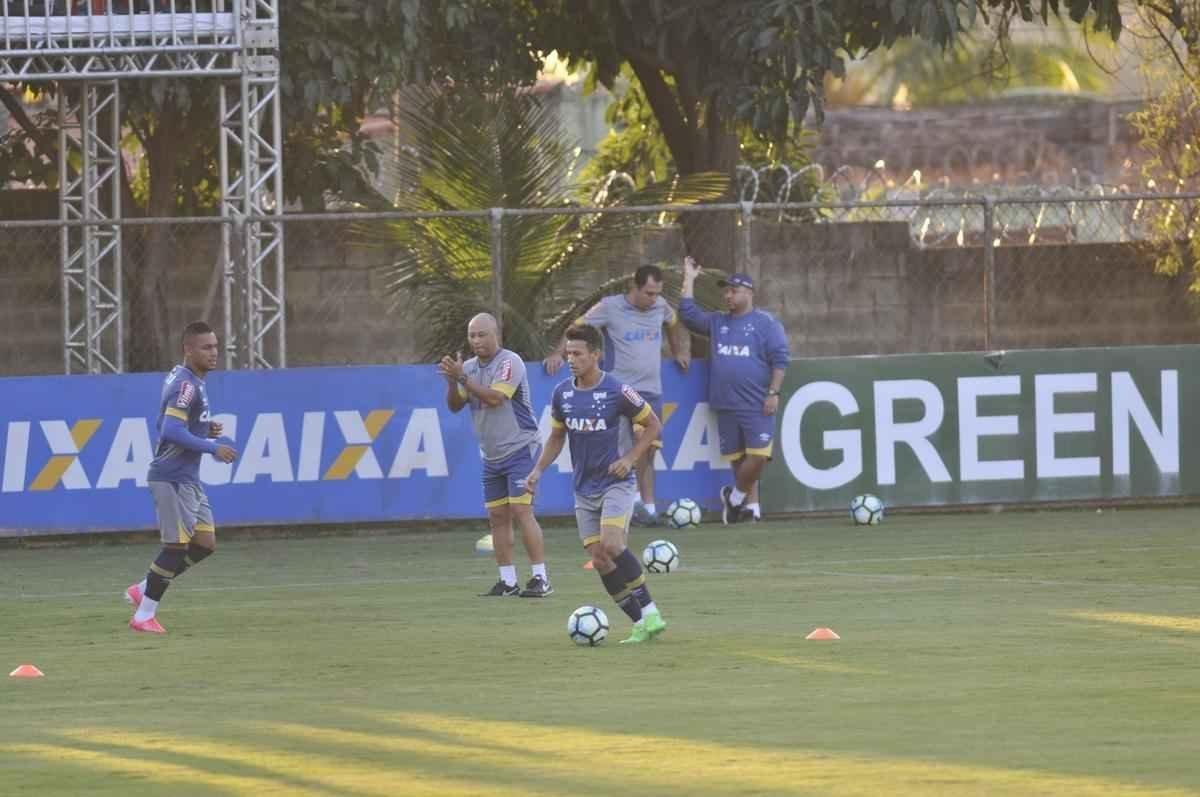 Mano Menezes testou novidades no Cruzeiro para enfrentar o So Paulo na estreia do Brasileiro