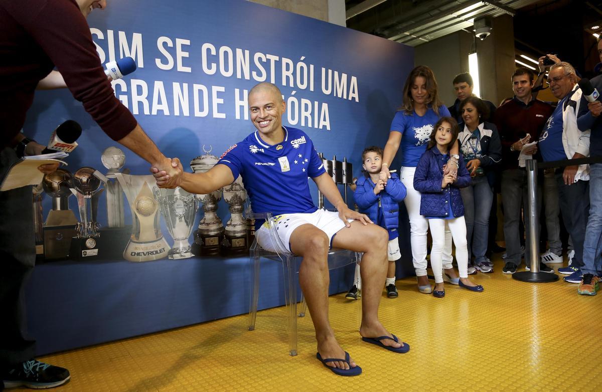 Jogo Trplice Coroa x dolos Eternos, no Mineiro