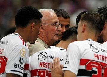 Sem o lesionado Welington, técnico tem dado mais oportunidades para Caio Paulista, mas Patryck volra ao time após ser 'escanteado' por Ceni