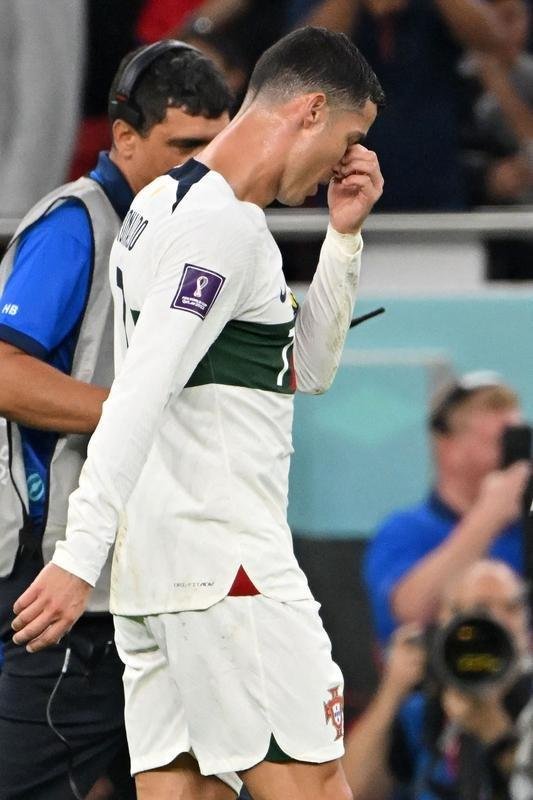 Cristiano Ronaldo chora aps eliminao de Portugal na Copa do Mundo diante de Marrocos