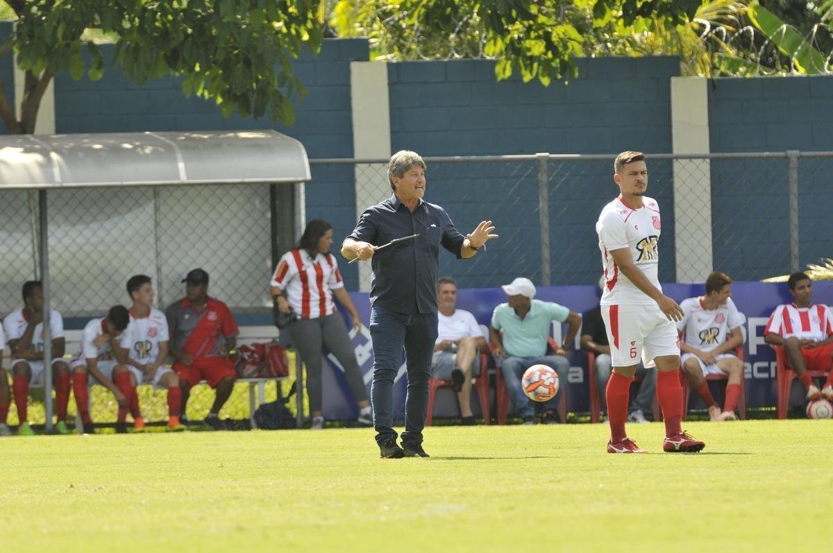 Com gols de Rafinha, David, Renato Kayzer e Murilo, Cruzeiro venceu Democrata-SL por 4 a 1 em jogo-treino nesta tera-feira, na Toca da Raposa 2 (fotos: Juarez Rodrigues/EM D.A Press)