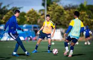 Fotos do treino do Cruzeiro na tarde desta quinta-feira (19/8), na Toca da Raposa II, em Belo Horizonte. Time fechou a preparao para enfrentar o Confiana, s 21h30 desta sexta-feira, no Mineiro