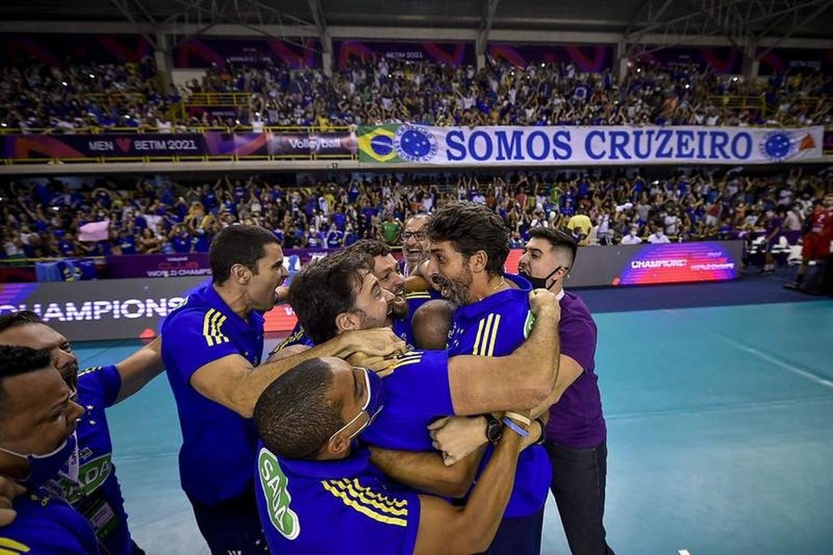Fotos da festa do Cruzeiro com a vitria sobre o Civitanova e a conquista do tetracampeonato mundial de vlei, em Betim