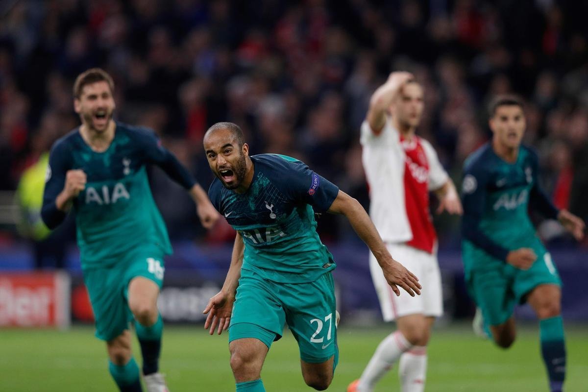 Lucas marcou trs vezes contra o Ajax e conduziu o Tottenham  final da Liga dos Campees