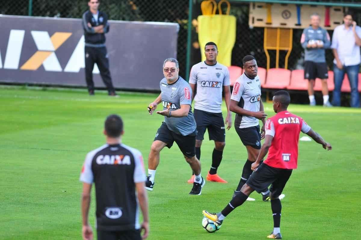 Novo tcnico do Atltico, Rogrio Micale comandou primeiro treino, nesta segunda-feira, na Cidade do Galo