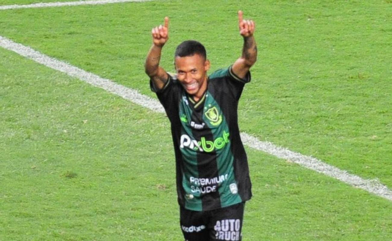 Marcado na histria do Amrica, Ademir foi o grande nome da temporada 2021 e deixar o Coelho. Ele defender as cores do rival Atltico em 2022