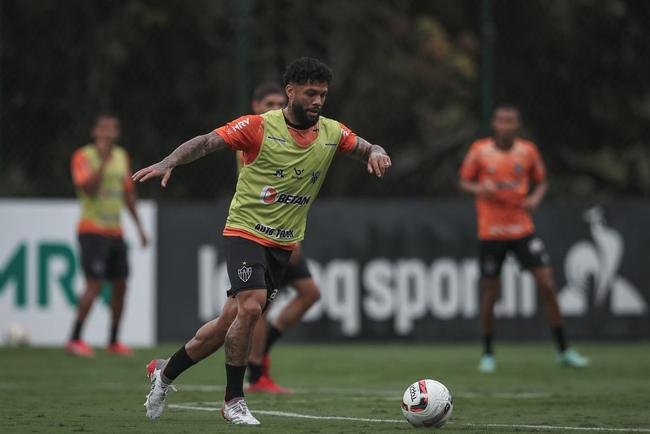 O Atltico realizou, nesta quinta-feira (10), a primeira atividade visando o clssico com o Amrica, vlido pela 5 rodada do Campeonato Mineiro. Com titulares em campo, o time de 'El Turco' Mohamed trabalhou para o confronto que ser disputado s 16h30 do sbado (12), no Estdio Independncia, em Belo Horizonte.