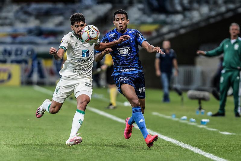 Nesta década, as duas equipes se enfrentaram 26 vezes. O Cruzeiro venceu 13 partidas, enquanto o América triunfou em cinco oportunidades. Houve empate em oito jogos.
A maior sequência invicta do confronto na década pertence à Raposa. De 24 de abril de 2016 a 9 de fevereiro de 2020, foram 13 partidas de invencibilidade, com oito vitórias celestes e cinco empates.
Esta sequência foi quebrada justamente no último encontro entre os dois times. No dia 29 de agosto deste ano, pela 6ª rodada da Série B, o Coelho superou a Raposa por 2 a 1.