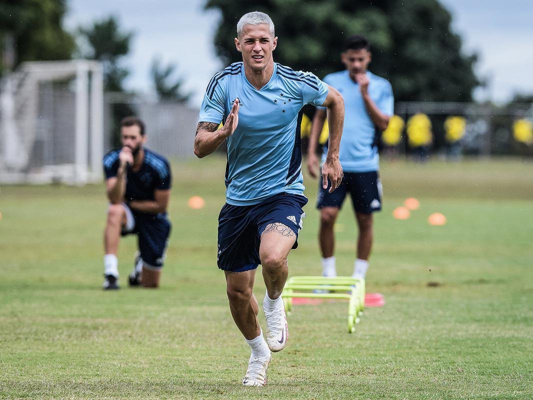 Mateus Vital, meio-campista - 2,1 mil menes positivas; 178 negativas