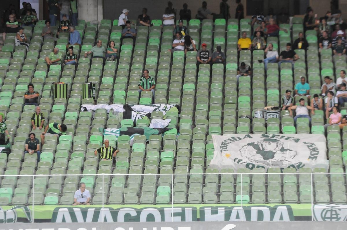Com gols de Felipe Augusto e Al, Amrica venceu Coimbra por 2 a 0, nesta segunda-feira, no Independncia, pela sexta rodada do Campeonato Mineiro