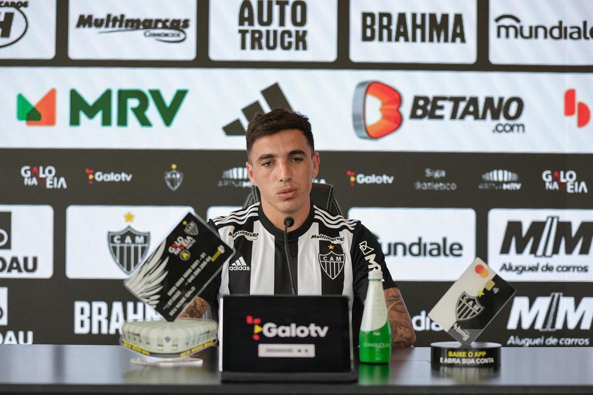 Renzo Saravia: livre no mercado (sem custos para aquisio de direitos). Jogador estava sem clube desde a sada do Botafogo, no fim de 2022.