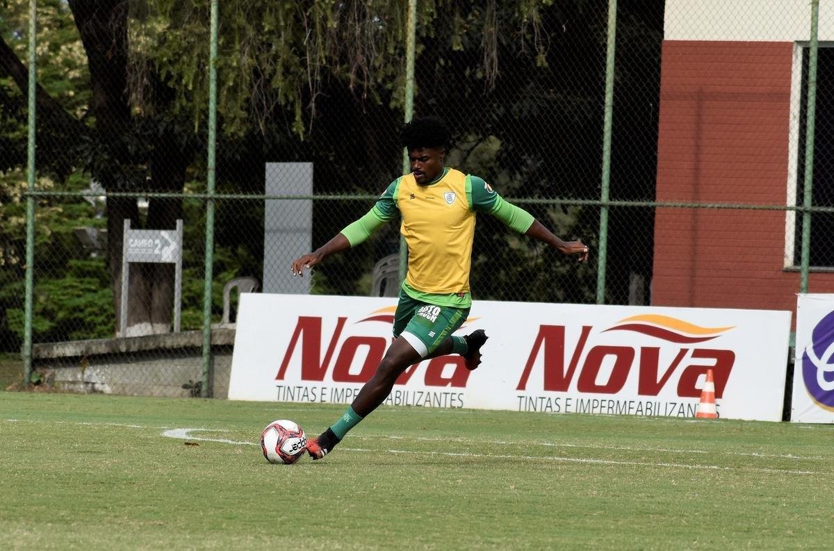 O Amrica segue com treinamentos intensivos voltados para a disputa do Campeonato Mineiro. No prximo sbado (27), o Coelho estreia no estadual diante do Boa Esporte, s 19h. A partida ser realizada no Independncia, em Belo Horizonte. A tendncia  que, neste primeiro compromisso, o tcnico Lisca utilize jogadores que tiveram menor minutagem na temporada 2020/21, alm de nomes promissores das categorias de base do clube.