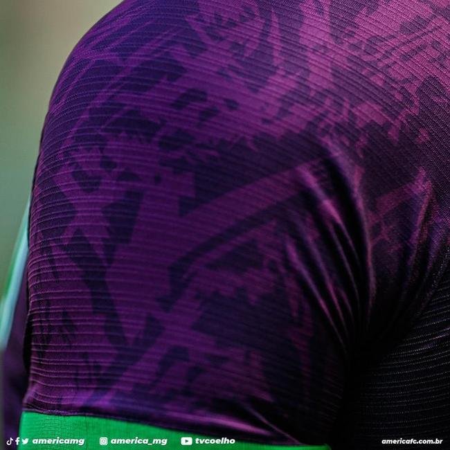 O Amrica apresentou a nova camisa 1 de 2023 para jogadores de linha e goleiros