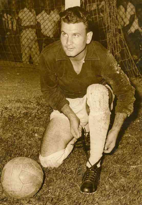 Revelado pelo Cruzeiro em 1955, Mussula trocou o time estrelado pelo Atltico em 1958. Entre 1961 e 1963, voltou a defender a Raposa.