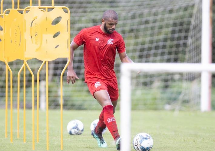 Com o elenco separado em quatro grupos, Náutico realiza primeiro dia de treinos, no Centro de Treinamento Wilson Campos, no bairro da Guabiraba, após quase três meses da suspensão das atividades, por conta da pandemia do coronavírus