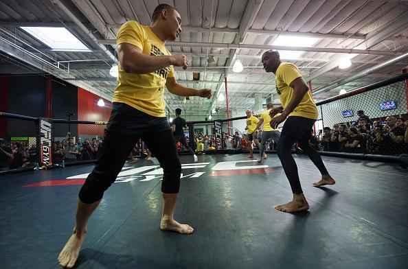 Protagonistas do evento, Anderson Silva e Michael Michael Bisping participaram de treino aberto para promover o UFC em Londres