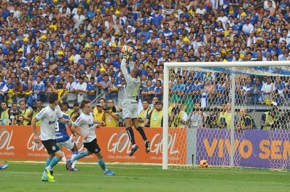 Partida vlida pela 33 rodada do Brasileiro, no Mineiro