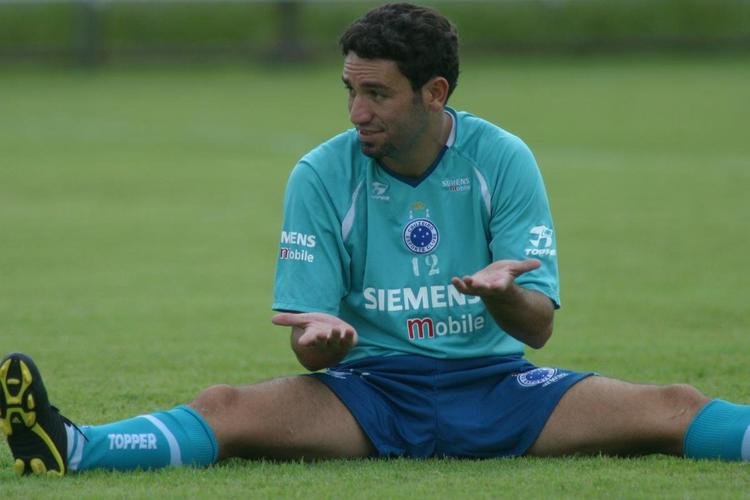 Guilherme (2004) - Ídolo do Atlético, Guilherme foi contratado pelo Cruzeiro no início da temporada, mas teve o desempenho longe do esperado na Toca da Raposa. Foram 40 jogos, mas apenas 23 como titular. O atacante deixou sua marca em 14 oportunidades e deixou o time celeste em outubro daquele ano.
