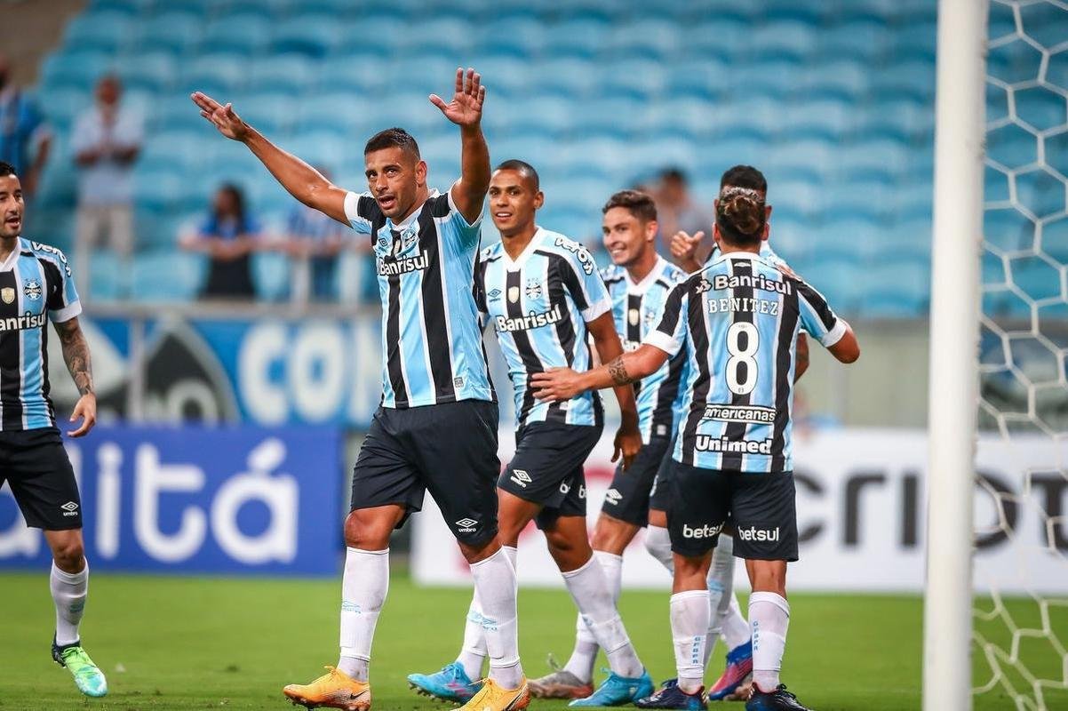 Grmio: 5 jogos, 4 vitrias e 1 empate - 86,7% de aproveitamento dos pontos disputados. O time marcou 9 gols e sofreu 4 no Campeonato Gacho