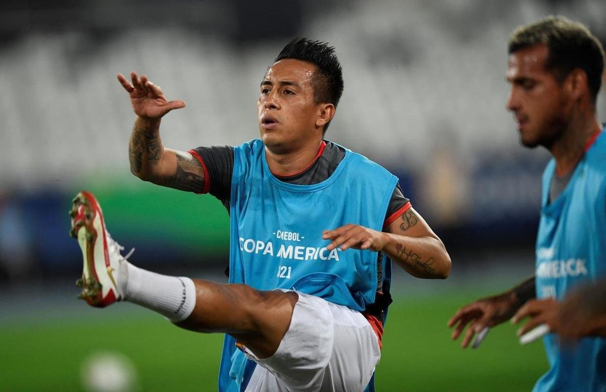 Brasil e Peru se enfrentaram no Estdio Nilton Santos, pelas semifinais da Copa Amrica 