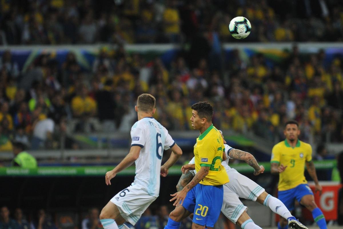 Fotos da vitria do Brasil sobre a Argentina, por 2 a 0, no Mineiro, pela semifinal da Copa Amrica; Gabriel Jesus e Firmino marcaram os gols da seleo em BH