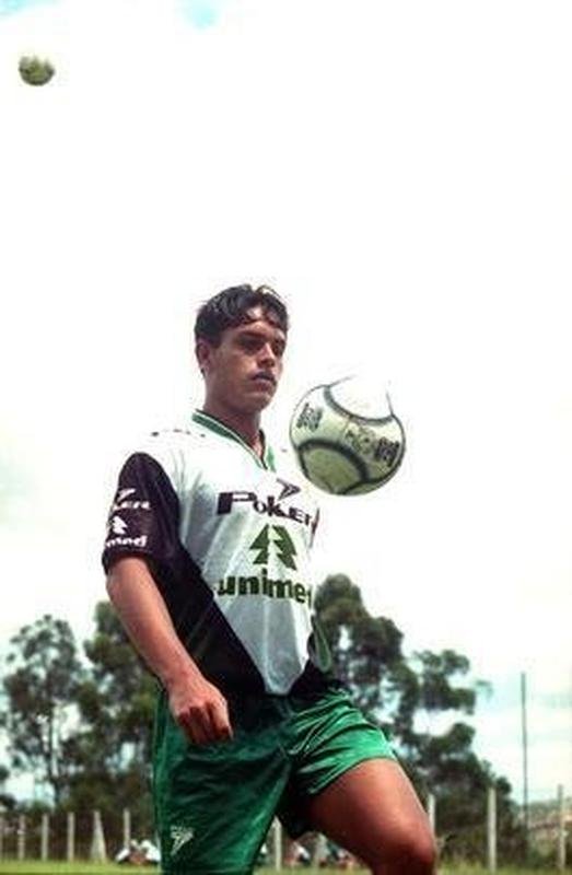 Volante Fael, revelado pelo Amrica em 2002