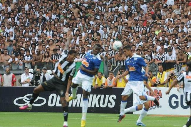 Fotos exclusivas do clssico entre Atltico e Cruzeiro na reabertura do novo Mineiro