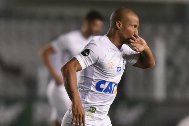 Na Vila Belmiro, Atlético é derrotado pelo Santos por 3 a 2, pela 37 rodada do Campeonato Brasileiro